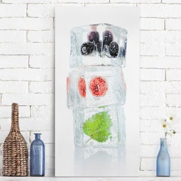 Stampa su tela - Raspberry lemon balm and blueberries in ice cube - Verticale 1:2