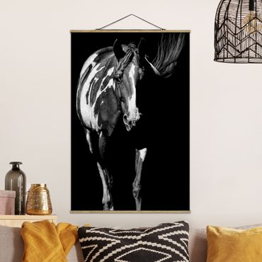Foto su tessuto da parete con bastone - Cavallo In The Dark - Verticale 3:2