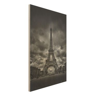 Quadro in legno - Torre Eiffel Davanti Nubi In Bianco e nero - Verticale 2:3