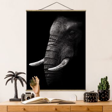 Foto su tessuto da parete con bastone - Scuro Elephant Portrait - Verticale 4:3