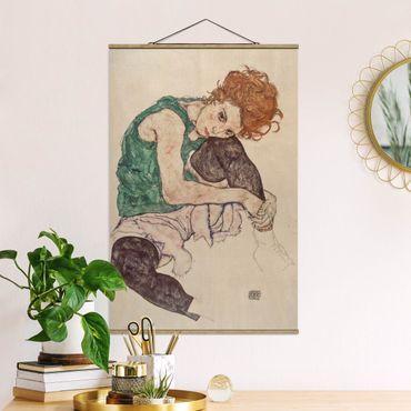 Foto su tessuto da parete con bastone - Egon Schiele - Donna seduta con un ginocchio Up - Verticale 3:2