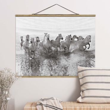 Foto su tessuto da parete con bastone - White Horses Nel Mare - Orizzontale 3:4