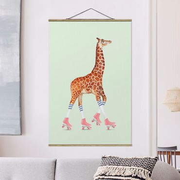 Foto su tessuto da parete con bastone - Giraffa con Pattini a rotelle - Verticale 3:2