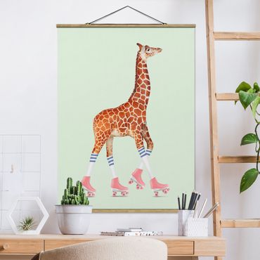 Foto su tessuto da parete con bastone - Giraffa con Pattini a rotelle - Verticale 4:3
