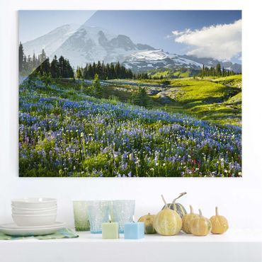 Quadro in vetro - Mountain meadow with flowers in front of Mt. Rainier - Orizzontale 4:3