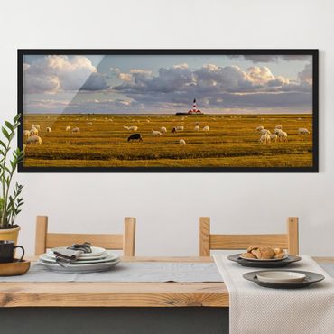Poster con cornice - Faro Mare Del Nord Con Gregge Di Pecore - Panorama formato orizzontale
