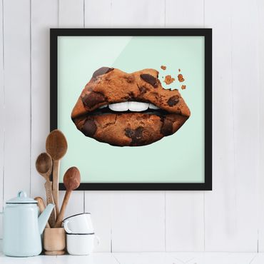 Poster con cornice - Labbra con biscotto - Quadrato 1:1