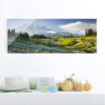 Quadro in vetro - Mountain meadow with flowers in front of Mt. Rainier - Panoramico