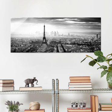 Quadro in vetro - La Torre Eiffel From Above Bianco e nero - Panoramico