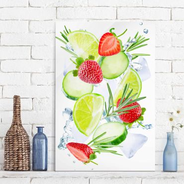 Quadro in vetro - Strawberries Lime Ice Cubes Splash - Verticale 2:3