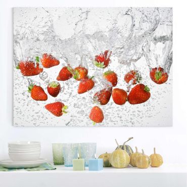 Quadro in vetro - Fresh Strawberries In Water - Orizzontale 4:3