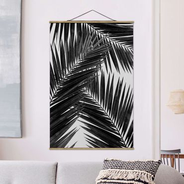 Foto su tessuto da parete con bastone - Scorcio tra foglie di palme in bianco e nero - Verticale 2:3