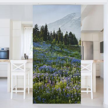 Tenda scorrevole - Prato di montagna con fiori blu davanti al monte Rainier
