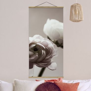 Foto su tessuto da parete con bastone - Focus su fioritura scura - Verticale 1:2