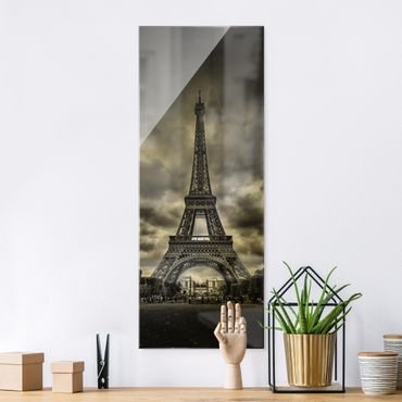 Quadro in vetro - Torre Eiffel Davanti Nubi In Bianco e nero - Pannello