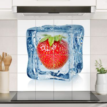 Adesivo per piastrelle - Strawberry in ice cube