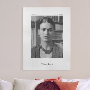 Stampa su tela - Ritratto fotografico di Frida Kahlo in casa - Formato verticale 3:4