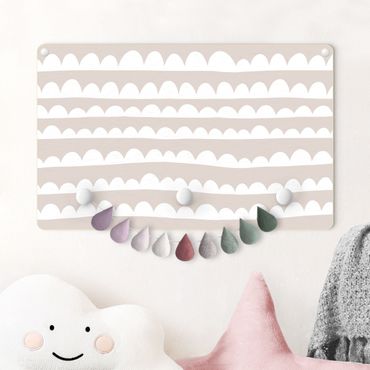 Appendiabiti per bambini - Strisce di nuvole bianche disegnate su color crema