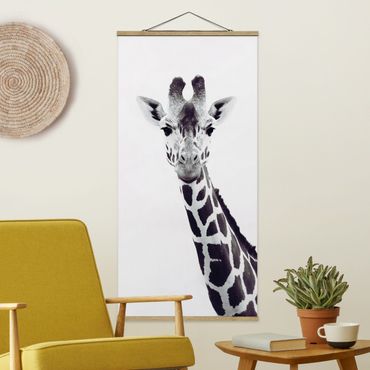 Foto su tessuto da parete con bastone - Ritratto di giraffa in bianco e nero - Verticale 1:2