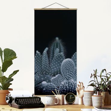 Foto su tessuto da parete con bastone - Famiglia di cactus nella notte - Verticale 1:2