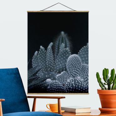 Foto su tessuto da parete con bastone - Famiglia di cactus nella notte - Verticale 3:4