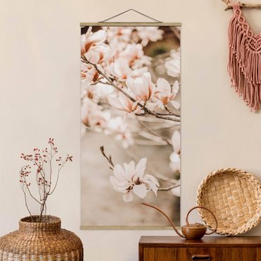 Foto su tessuto da parete con bastone - Ramo di magnolia in stile vintage - Verticale 1:2