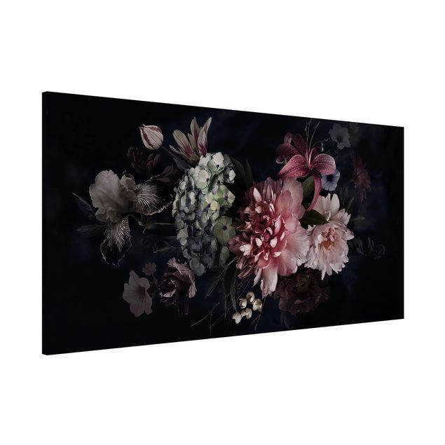 Lavagne magnetiche con fiori Fiori con nebbia sul nero