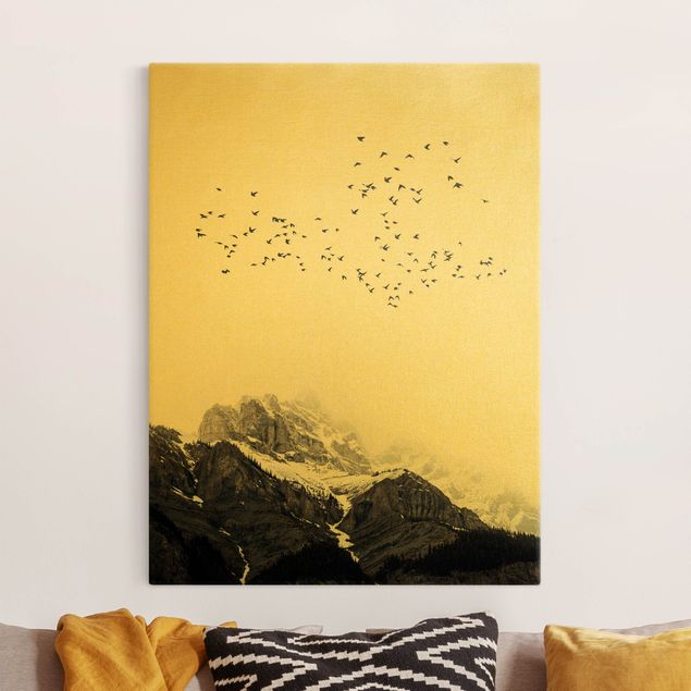 Quadro su tela oro - Stormo di uccelli davanti a montagne bianco e nero