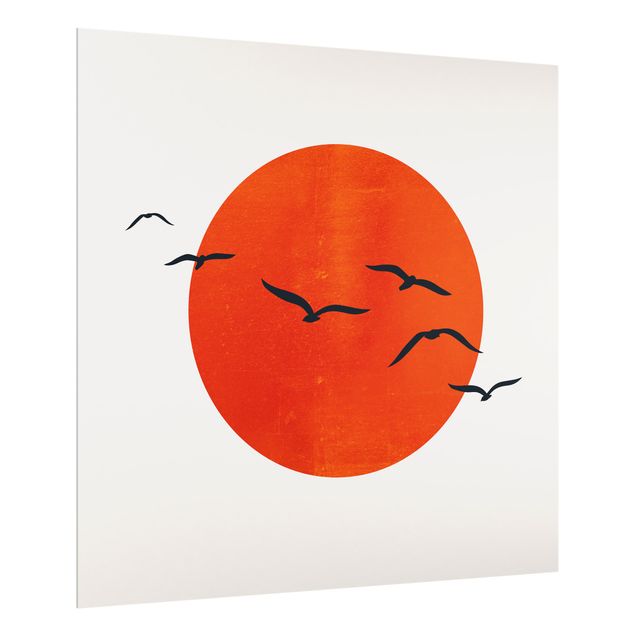Paraschizzi con animali Stormo di uccelli di fronte al sole rosso I