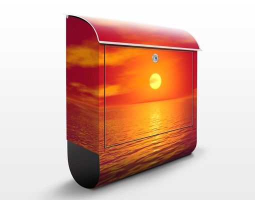 Cassette della posta con paesaggio Bellissimo tramonto
