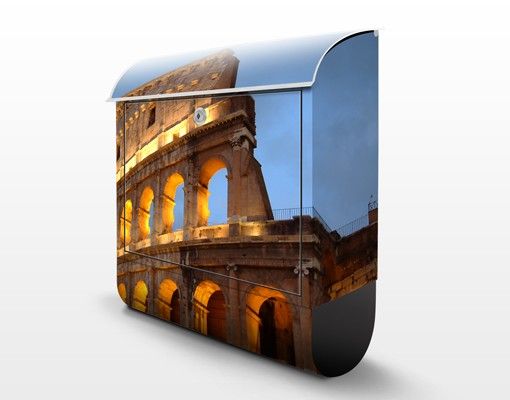 Cassette della posta Colosseo di notte