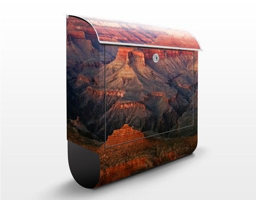 Cassette della posta con paesaggio Grand Canyon dopo il tramonto