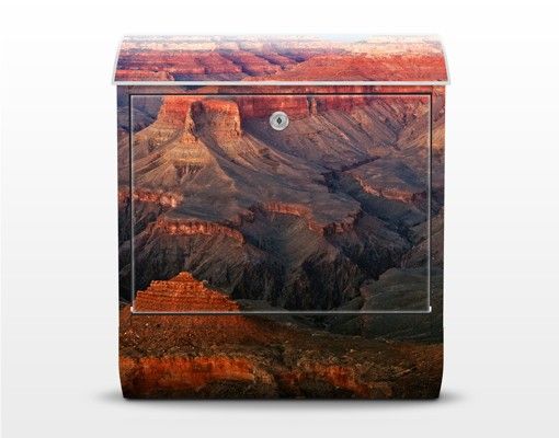 Cassette della posta arancioni Grand Canyon dopo il tramonto