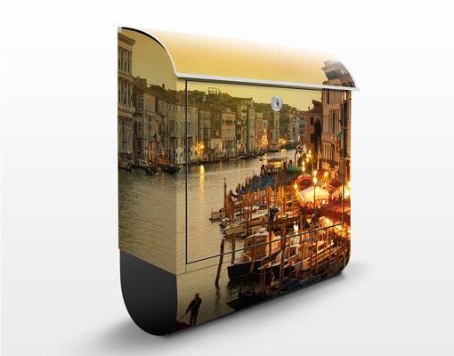 Cassette della posta con architettura e skylines Canal Grande di Venezia