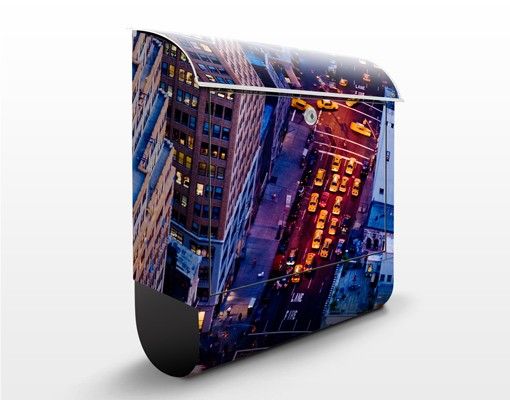 Cassette della posta con architettura e skylines Luci di Manhattan