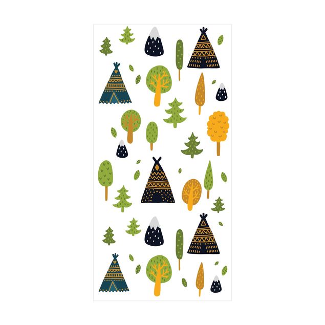 Tappeti con foresta Tipi nel bosco con le cime delle montagne