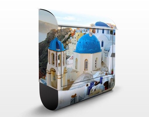 Cassette della posta con architettura e skylines Santorini