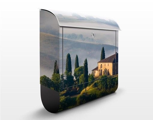 Cassette della posta con paesaggio Tenuta di campagna in Toscana