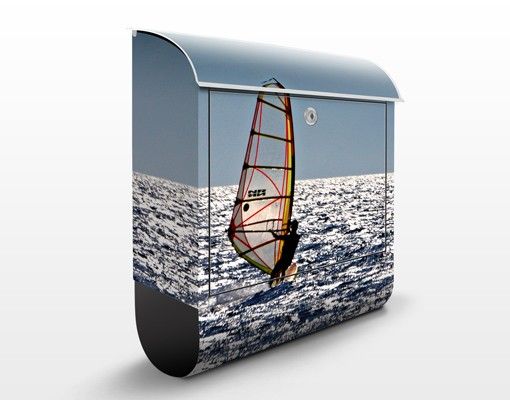 Cassette della posta con paesaggio Surfing Free