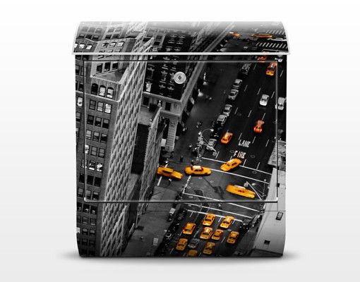 Cassette della posta in bianco e nero Taxi luci Manhattan