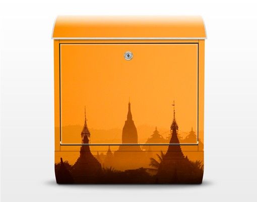 Cassette della posta arancioni Città Tempio in Myanmar