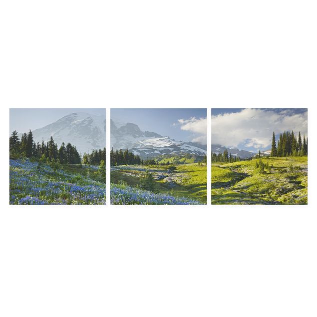Quadro su tela componibile Prato di montagna con fiori blu davanti al monte Rainier
