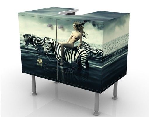Mobile per lavabo design Woman Posing With Zebras