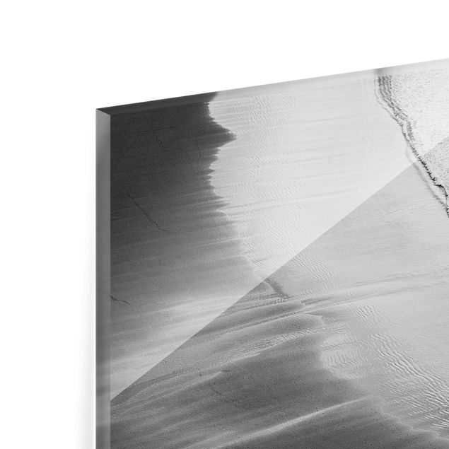 Paraschizzi in vetro - Morbide onde sulla spiaggia in bianco e nero - Formato orizzontale 3:2