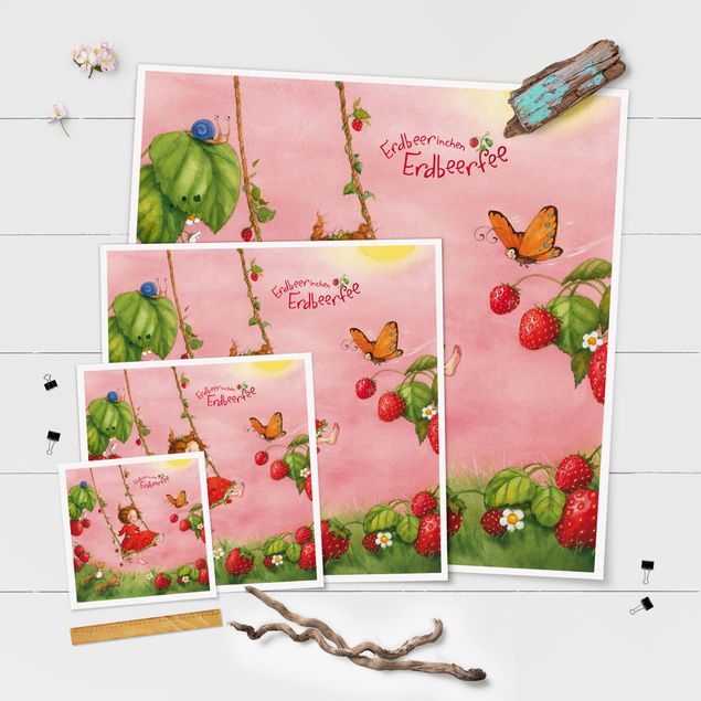 Stampe poster The Strawberry Fairy - L'altalena dell'albero
