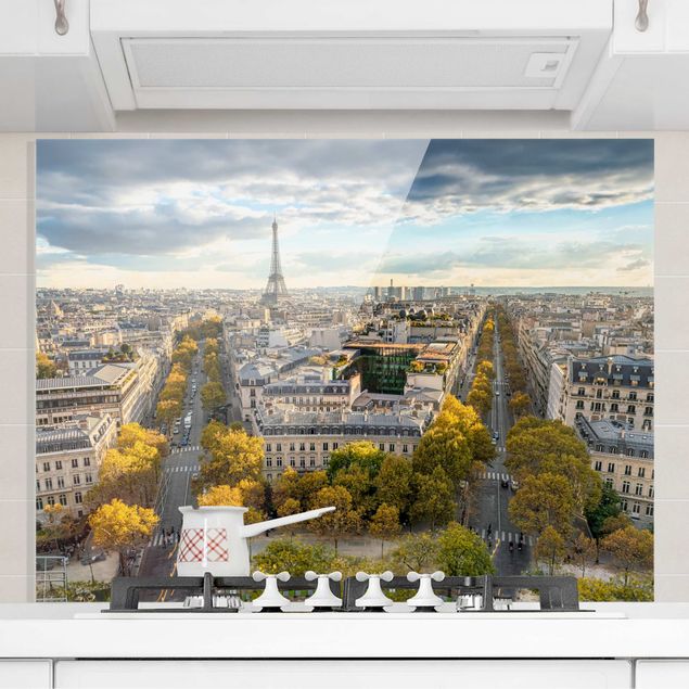 Paraschizzi con architettura e skylines Bella giornata a Parigi