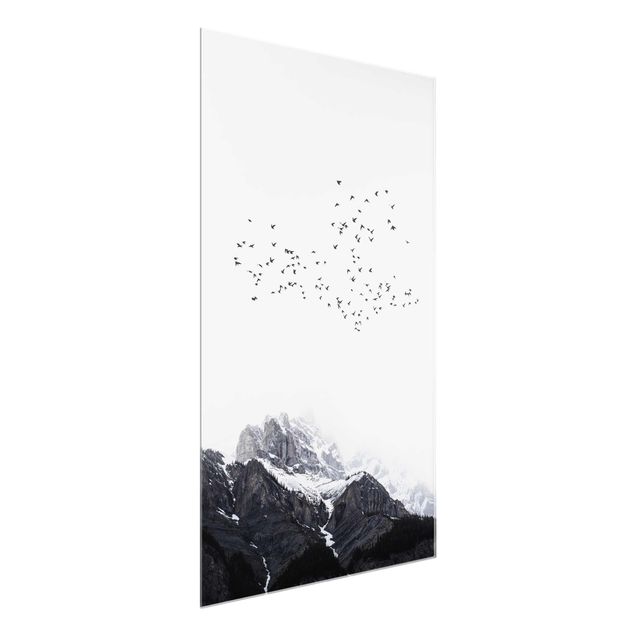 Quadri in vetro in bianco e nero Stormo di uccelli di fronte alle montagne in bianco e nero
