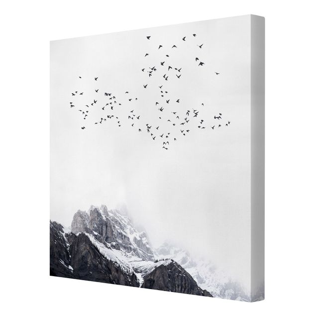 Quadri moderni bianco e nero Stormo di uccelli di fronte alle montagne in bianco e nero