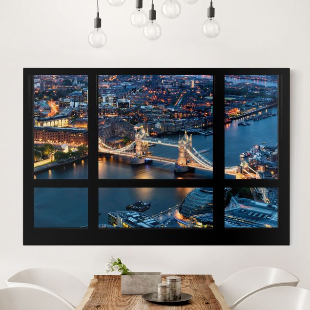 Stampe quadri famosi Vista dalla finestra del Tower Bridge di notte