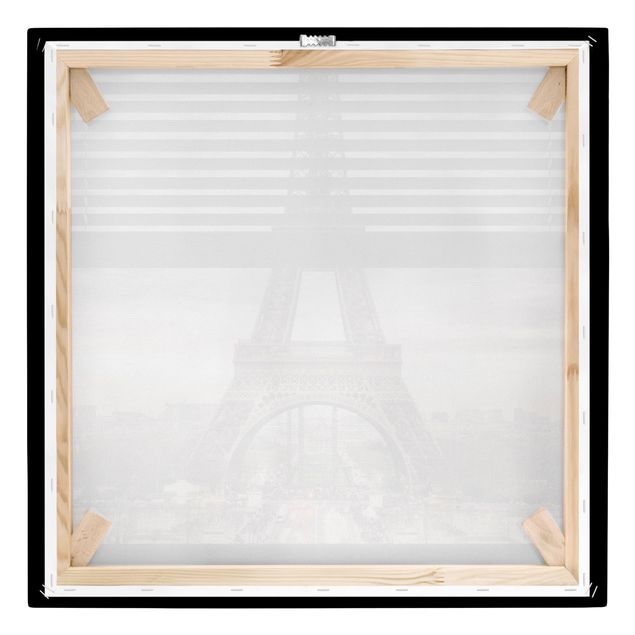 Stampa su tela Vista dalla finestra con tende - Torre Eiffel Parigi
